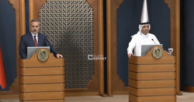 An unfortunate (or fortunate) camera angle during this press conference had people wondering what in the wizard hat was going on with the Qatari prime minister – 17 funny reactions