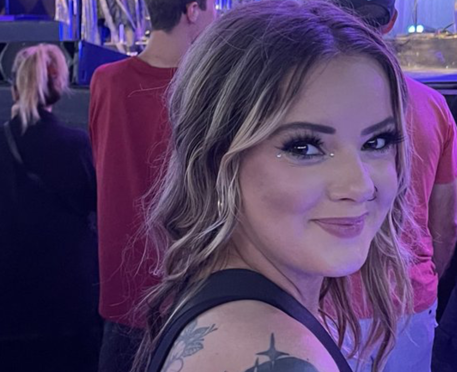 The guy who mansplained Fleetwood Mac to this woman was already good but the reply guys in the comments were simply epic