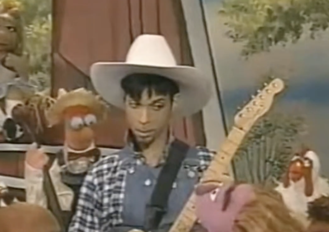 A classic clip of Prince appearing with The Muppets has been going viral and it’s an utterly joyous watch
