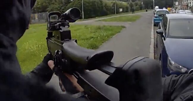 A van driver helped armed police chase a suspect in Kent and it’s a real hairs on the back of the neck watch