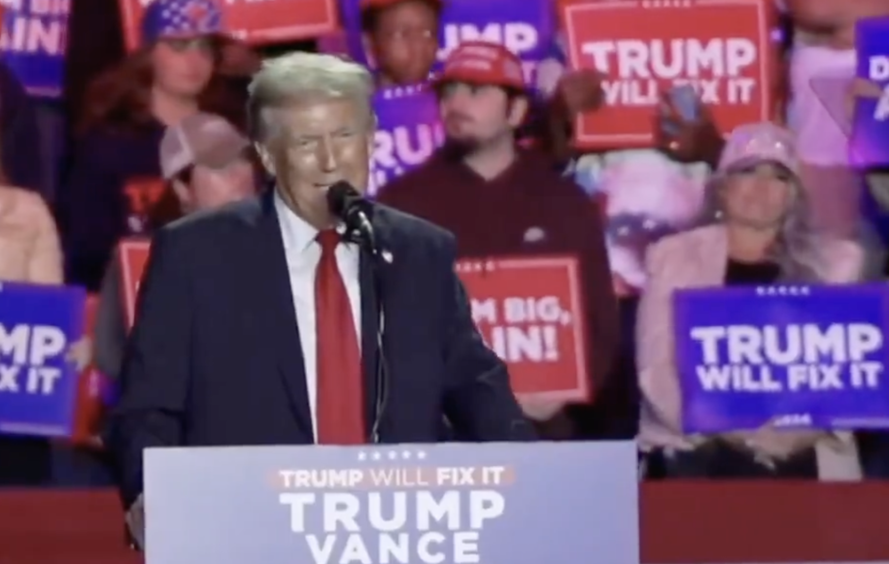 Donald Trump said there were no empty seats at his Maga-fest and give this camera operator the rest of the week off