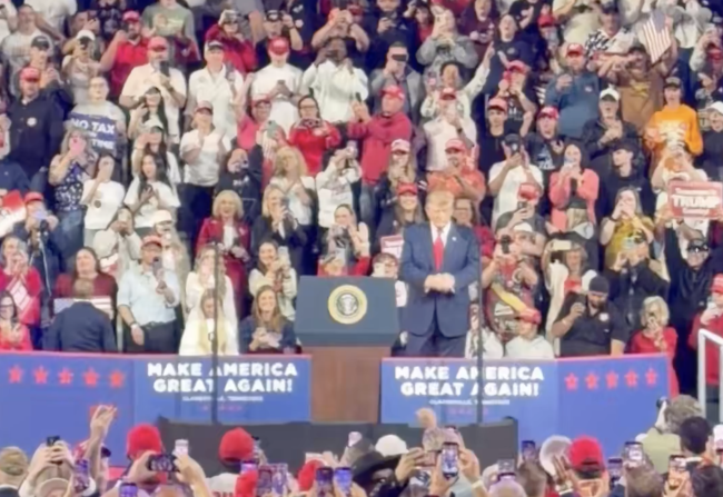 A White House reporter shared an especially revealing video of the crowd at Trump’s latest campaign event in Tennessee and people loved him for it