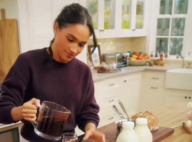 An American asked if Brits put the kettle on every time someone knocks on the front door – 22 intensely British responses