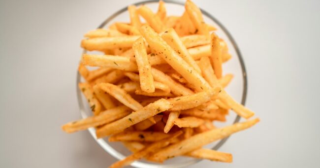 Chefs are sharing the ‘common menu item that is almost always a rip off’ – 22 dishes to avoid like the plague at a restaurant