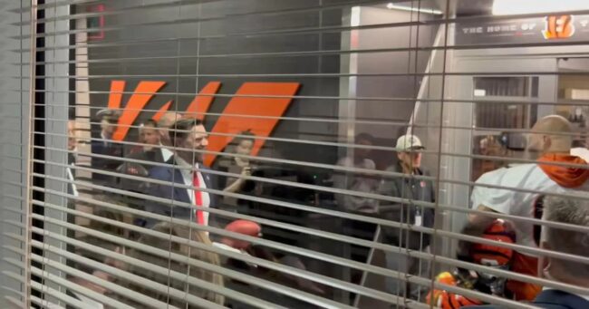 JD Vance paid a surprise visit to his hometown NFL team, and their underwhelmed response was truly humiliating and hilariously relatable